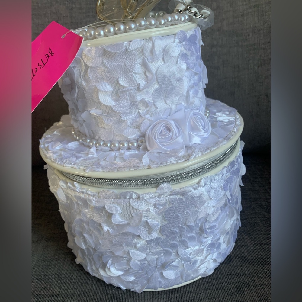 Betsey Johnson Kitsch FROST YOURSELF wedding cake Crossbody bag NWT - Picture 11 of 14